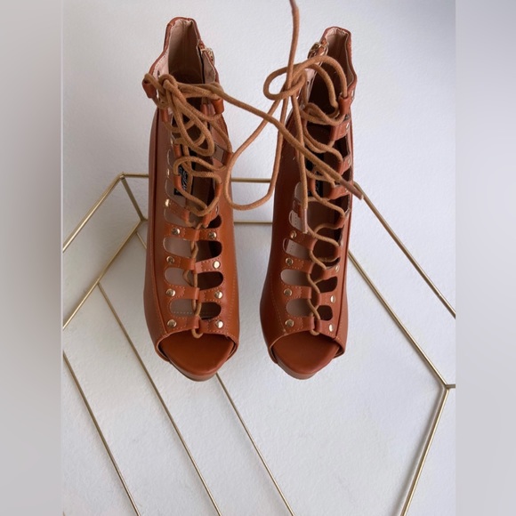 DB DK -Peep Toe Lace Up Heel Ankle Boots Size-9 - Picture 7 of 10